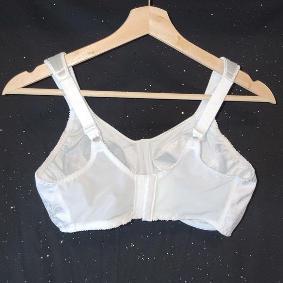 Bali Underwire Bra with padded shoulders - White - Size 34DDD - Like New - Picture 3 of 4